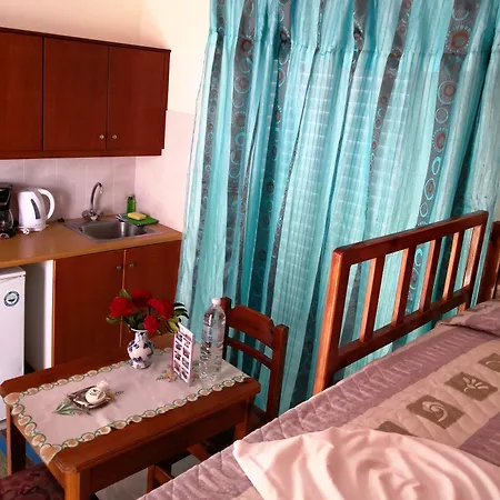 Apartment Yiannis *